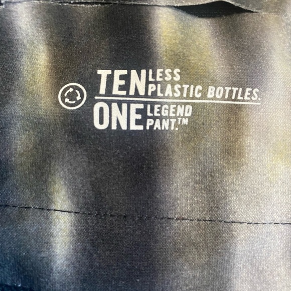 Nike Dri Fit multicolored capri leggings Size Large - Picture 6 of 6